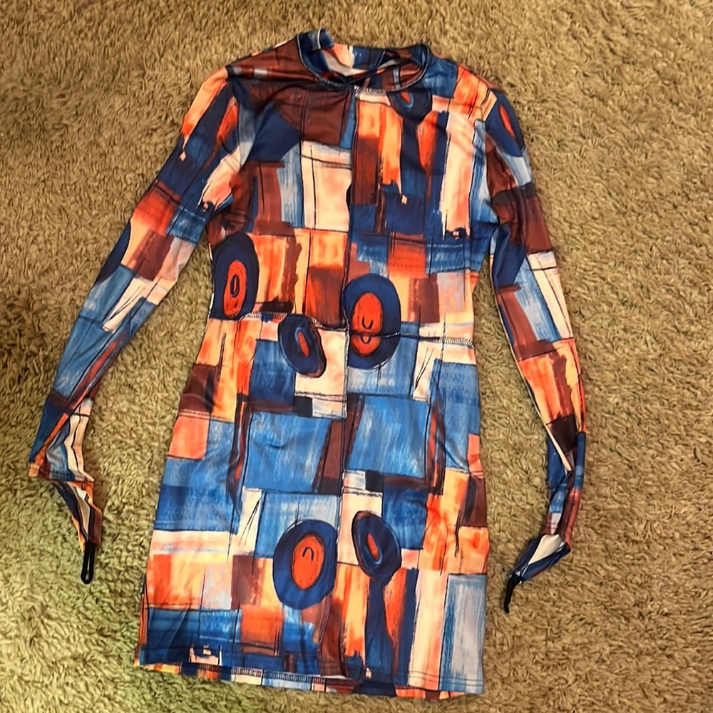 Dress with thumb holes